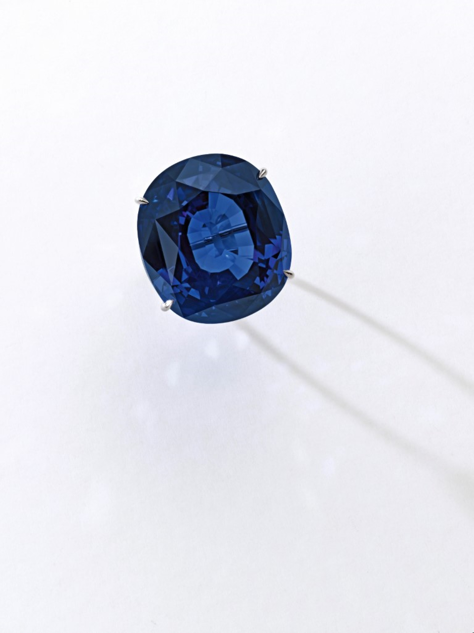 105-Carat Sapphire Sells for $1.8 million at Sotheby’s Geneva Jewelry Auction