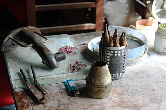 gem cutting tools with rough gems