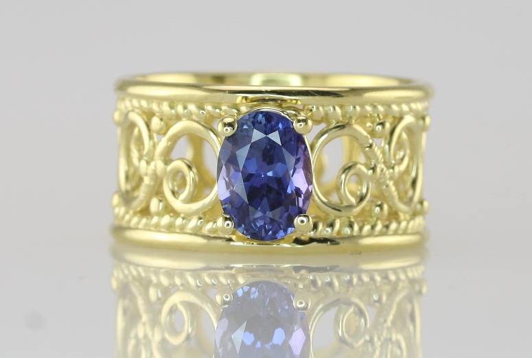 natural blue sapphire ring in yellow gold