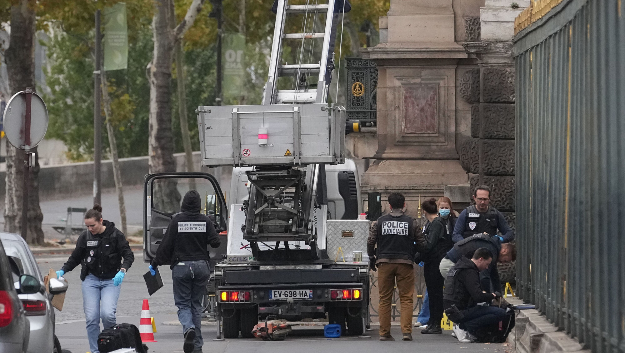 Inside Job Suspected at Louvre